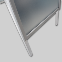 Kundenstopper Standard 70 x 100 cm, 32 mm, Gehrungsecken, Füsse