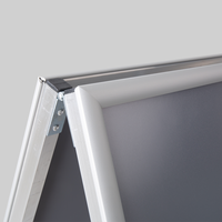 Kundenstopper, silber, aufgestellt