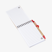 Notizblock mit Metall-Spiralbindung und Deckblatt aus recyceltem Karton aufgeklappt