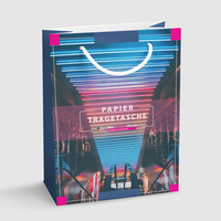 Papiertragetaschen mit PP-Kordeln, bedruckt farbig mit Text