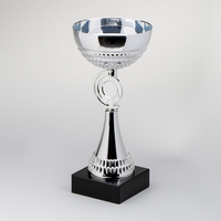 Pokal SCHALE silber, auf schwarzem Sockel, offene Schale, Emblem unter der Schale