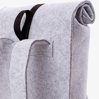 Rolltop-Rucksack aus recyceltem Filz mit Fototasche, 19 l, Detail Träger