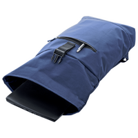 Rolltop-Rucksack aus RPET mit Schnallenverschluss, 10 l, offen