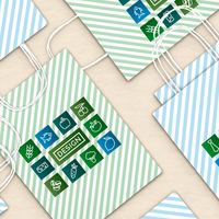 Rundumbedruckte Papiertragetasche in S mit Papierkordeln, 22 x 30 x 10 cm, 4/0-farbig