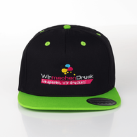 Cap mit aufgesticktem Motiv, liegend