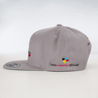 Snapback PREMIUM Cap, mit Stickpositionen, liegend