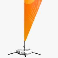 Snowflag aufgebaut mit Kreuzfuß und Wassertank