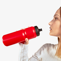 Sportflasche mit Spender 840 ml rot trinkende Dame
