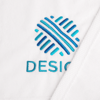 Strandtuch aus recycelter Baumwolle, 450 g/m², bestickt