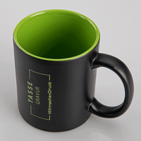 Tasse außen SCHWARZ, innen gruen mit einseitiger Lasergravur