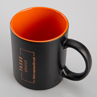 Tasse außen SCHWARZ, innen orange mit einseitiger Lasergravur