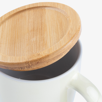 Tasse mit Bambusdeckel