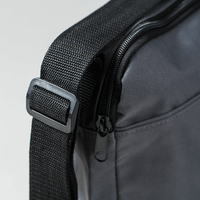 Tasche, schwarz, aufgestellt