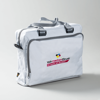 Tasche, weiß, farbig bestickt, aufgestellt