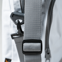 Tasche, weiß, aufgestellt