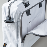 Tasche, weiß, aufgestellt