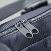 Tasche, grau, aufgestellt