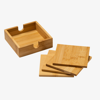 Untersetzer-Set aus Bambus 4-teilig eckig Untersetzer neben Aufbewahrung