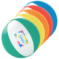 aufgereihte Wasserbälle in vielen verschiedenen Farben 