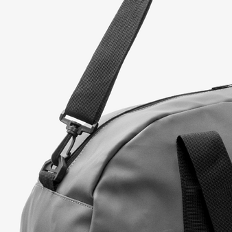 Wasserfeste Sporttasche aus recyceltem PU-Leder, Detail Tragegriff