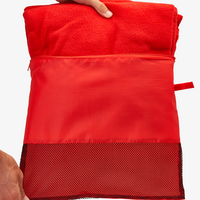 Weiche Fleecedecke mit Tasche, Rot, offen