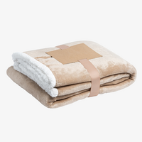 Weiche Fleecedecke Sherpa-Stil beige liegend