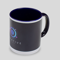 dunkelblaue Werbetasse, Innenseite und Henkel dunkelblau, außen Druck in Fotoqualität