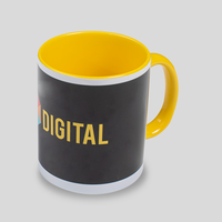 gelbe Werbetasse, Innenseite und Henkel gelb, außen Druck in Fotoqualität