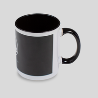 schwarze Werbetasse, Innenseite und Henkel schwarz, außen Druck in Fotoqualität