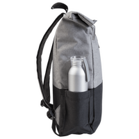 Zweifarbiger Rolltop-Rucksack aus RPET, seitlich