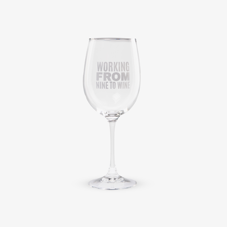 Individuell graviertes Weißweinglas mit einer Füllmenge von 36 cl und 202 mm Höhe 